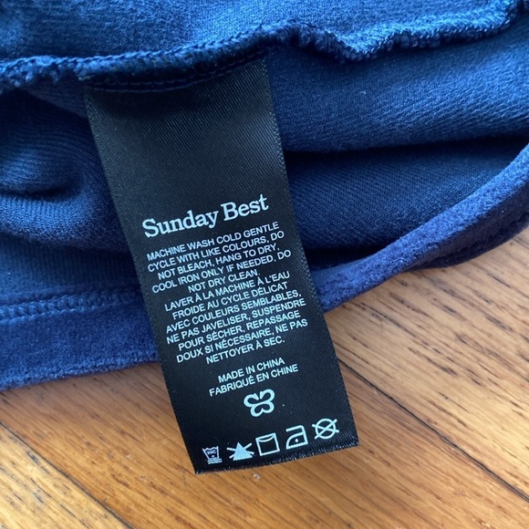 NWT Aritzia Sunday Best Velvet Henri T-Shirt in Total Eclipse Navy Blue Small - Picture 12 of 13